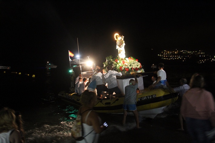 La Herradura rinde homenaje a los marineros con la procesin de la Virgen del Carmen